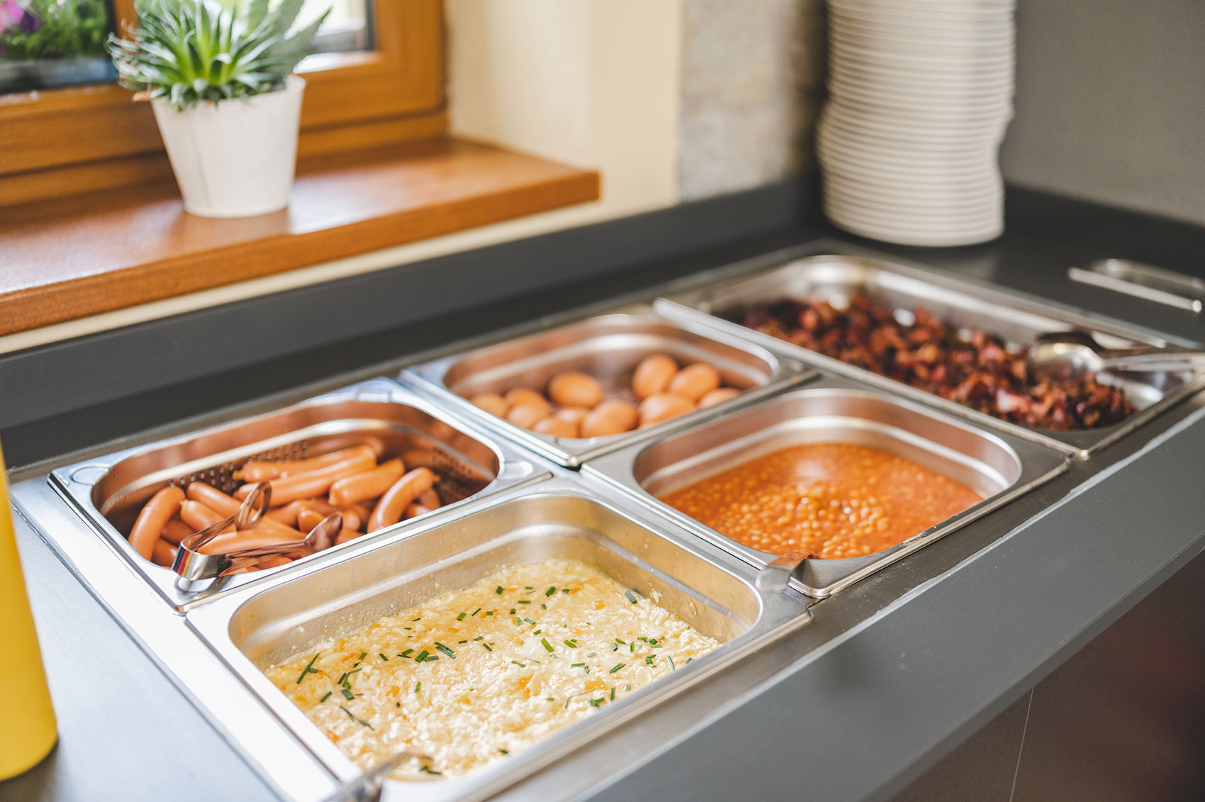 Korzo Lipno breakfast warm buffet