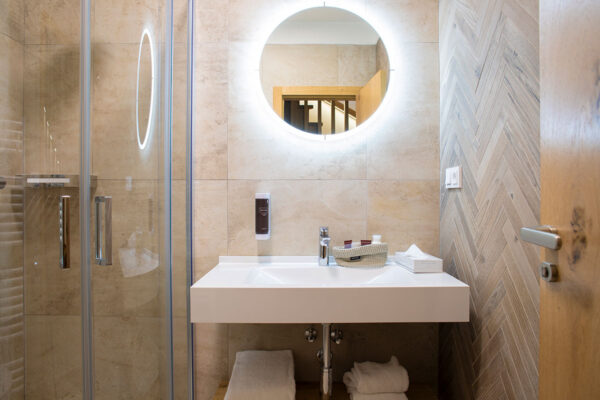 Amenity Hotel & Resort Lipno Bungalov pro 4 osoby - Image 4
